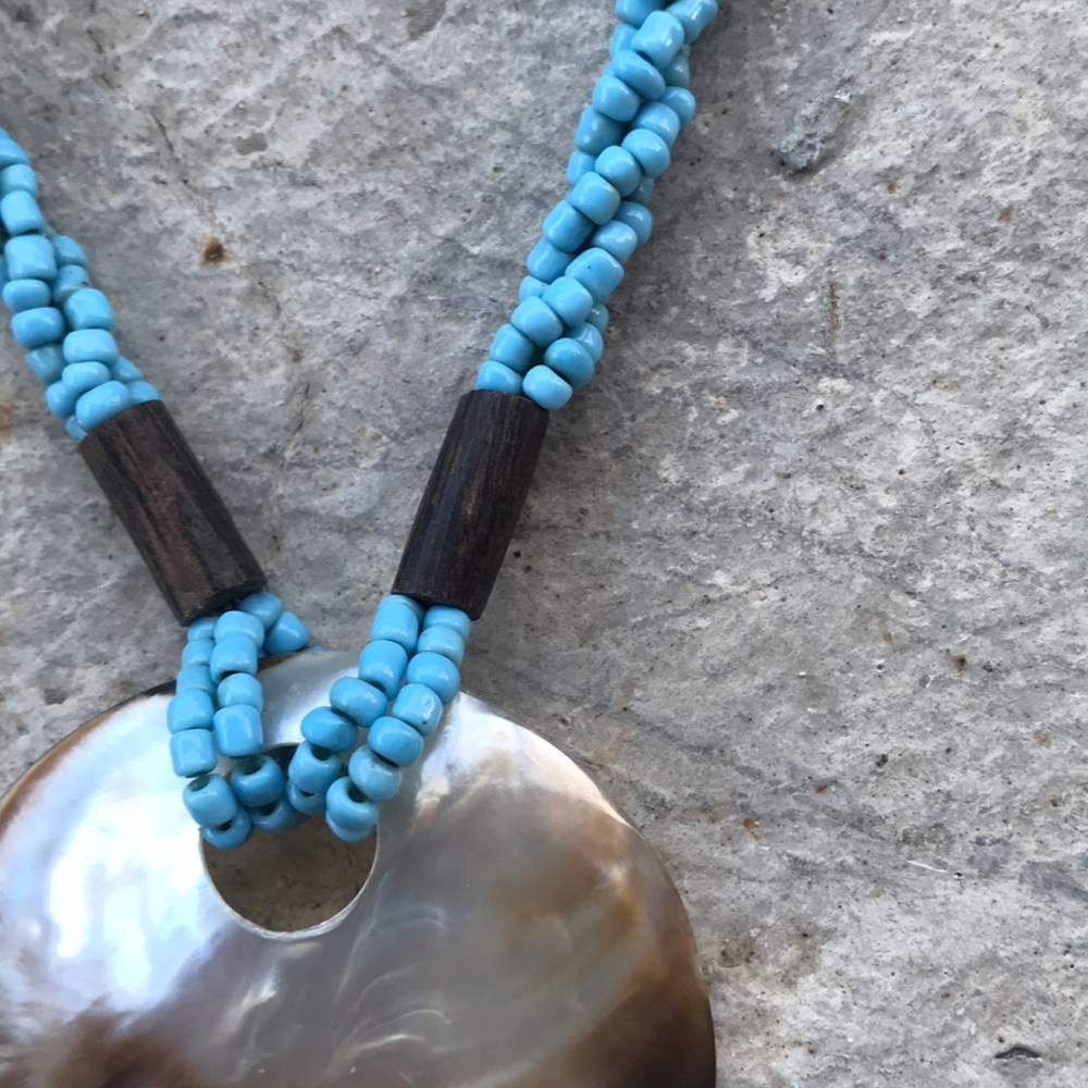 *SOLD*Shell necklace - Picture 3 of 4